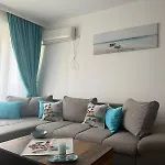 Apartment Deni's By The Sea - *