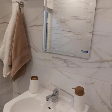 Deni's By The Sea - Daire Burgaz