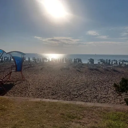 Deni's By The Sea - * Burgasz